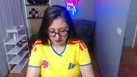 Nicolle  online show from August 8, 12:49 pm