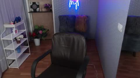 Nicolle  online show from August 12, 1:35 pm