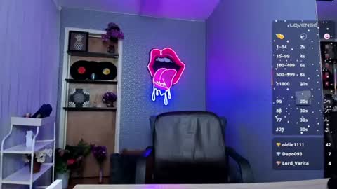 Nicolle  online show from August 15, 3:38 pm