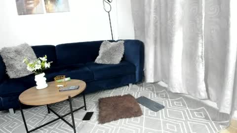 Nicolle Lima online show from April 11, 12:54 am
