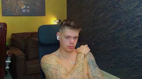 NicoTroy online show from August 7, 6:35 am