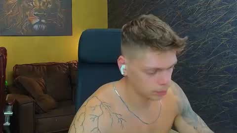 NicoTroy online show from August 11, 2:30 pm