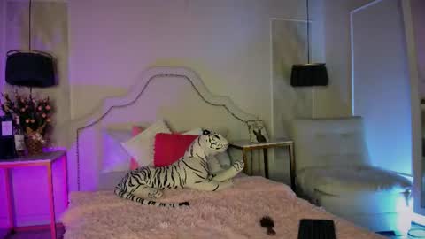 nicole online show from August 6, 5:23 pm