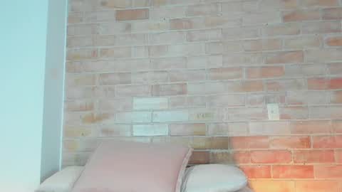 Niicole online show from August 2, 1:01 am