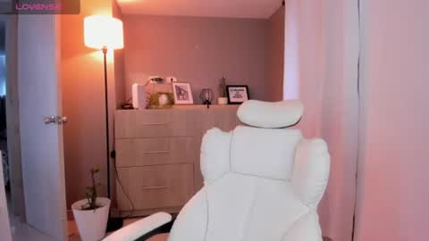 Niicoleta  online show from August 8, 4:29 pm