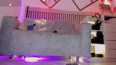 niinaink online show from August 14, 2:10 pm
