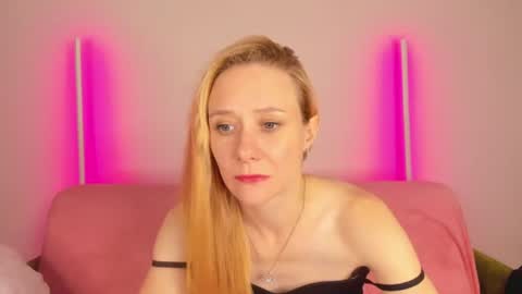 nikablond online show from August 4, 10:34 am