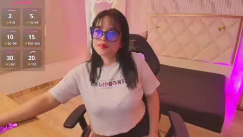 nikki_tay online show from September 3, 3:37 pm