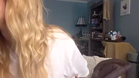 nikkib653466 online show from July 6, 7:06 pm