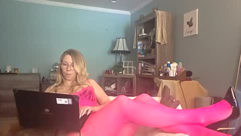 nikkib653466 online show from July 8, 6:23 pm