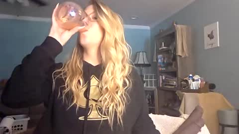 nikkib653466 online show from August 14, 10:24 pm