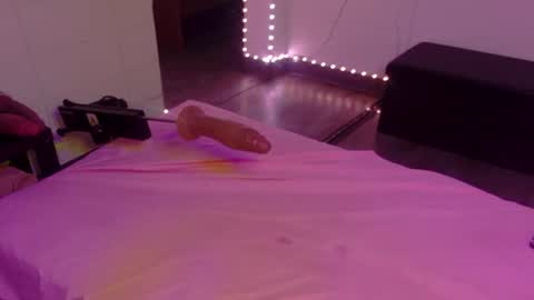 nikkibanksts online show from August 14, 11:03 am