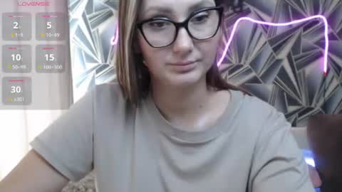 nikkikiss___ online show from August 14, 7:56 am