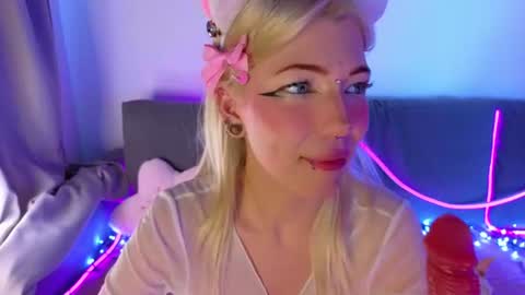 Krissy online show from August 9, 10:16 am