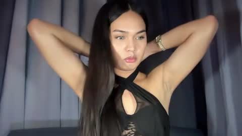 nikkitadeluxed online show from August 18, 10:32 am