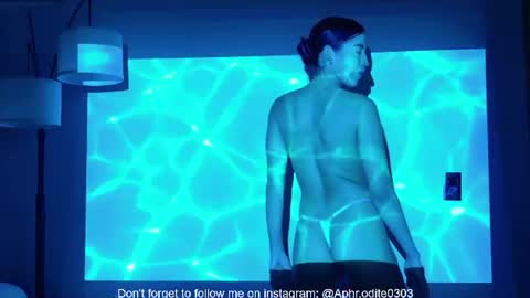 nikol_je online show from August 15, 8:46 pm