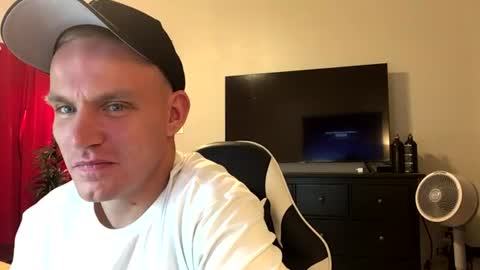 nikolai_russian_daddy online show from August 2, 12:06 am