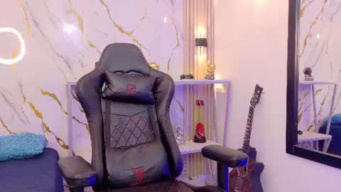   online show from August 9, 8:04 am
