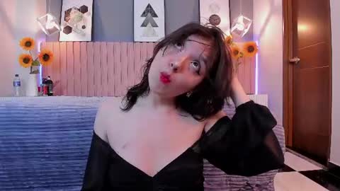 nina_ford_ online show from August 8, 7:03 pm