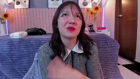 nina_ford_ online show from August 12, 7:22 am