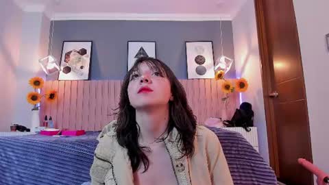 nina_ford_ online show from August 14, 7:45 am