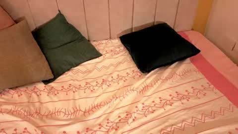 ninaa_james online show from August 12, 7:05 pm