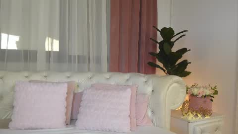 NinaCrystal online show from August 10, 1:56 pm