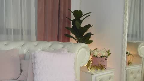 NinaCrystal online show from August 12, 8:49 am