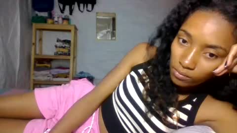 ninaeaa online show from August 8, 1:33 pm