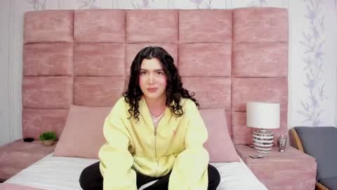 NINA  HILLE online show from August 15, 7:51 pm