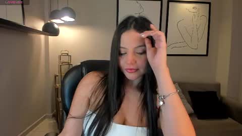  NIna  online show from August 3, 6:15 pm