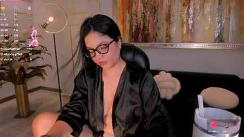  NIna  online show from August 4, 10:40 pm