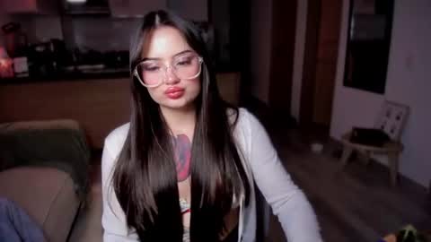 ninavolkov online show from August 6, 10:42 pm