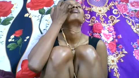 ninie246746 online show from August 9, 12:28 pm