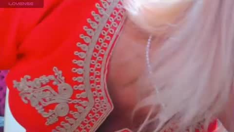 nina dee online show from August 7, 11:32 am