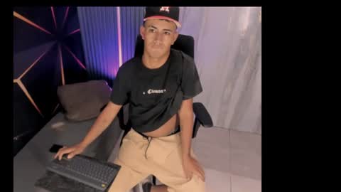 nio_klouds_ online show from August 9, 2:34 am