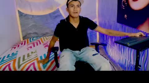 nio_klouds_ online show from August 13, 11:19 pm