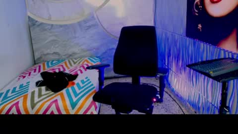 nio_klouds_ online show from August 14, 12:25 am
