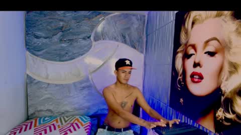 nio_klouds_ online show from August 14, 3:43 am