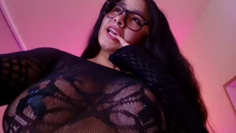  V I C T O R I A   online show from August 12, 10:23 pm