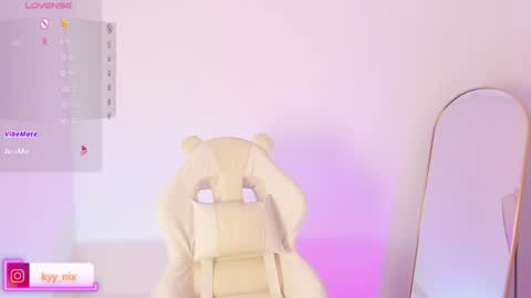 Nicki  online show from August 1, 8:15 pm