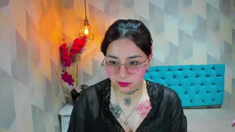 nixiexlove online show from August 9, 4:30 pm