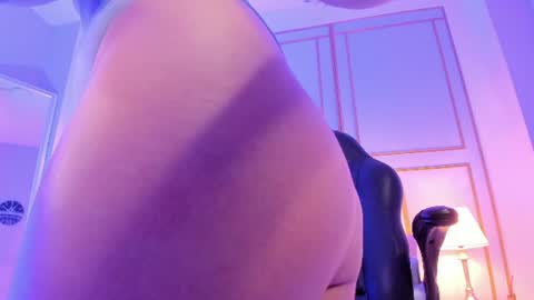 noa_upegui online show from August 11, 1:24 pm