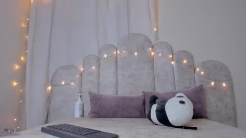 noah__23 online show from August 14, 12:25 am
