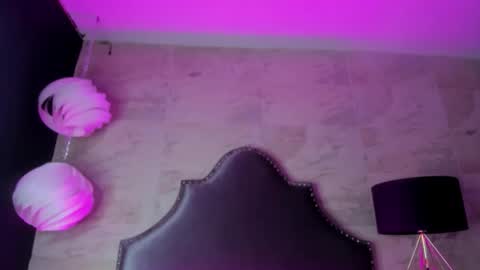 Zoe  online show from May 21, 11:01 am