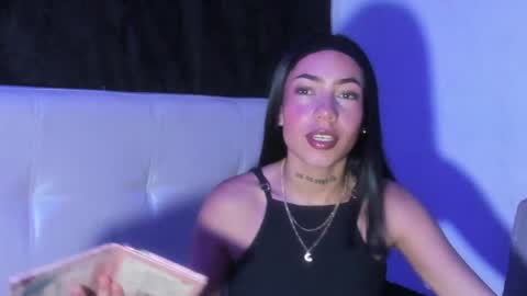 Zoe  online show from May 28, 8:23 pm