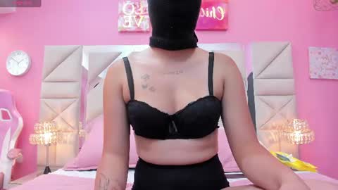 Zoe  online show from July 25, 7:40 pm