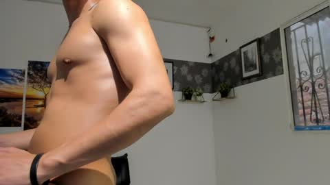 noah_flynn1 online show from May 3, 3:50 pm