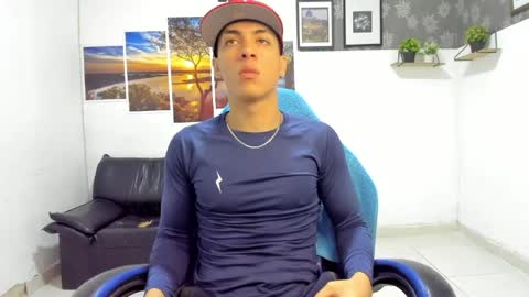 noah_flynn1 online show from May 5, 10:17 am