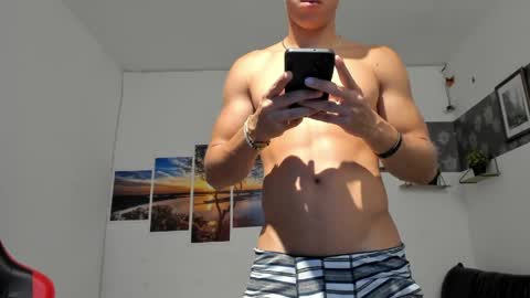 noah_flynn1 online show from June 2, 9:51 pm